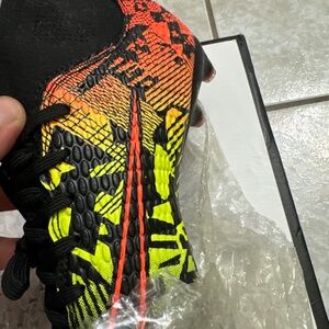 Soccer shoes new!!
